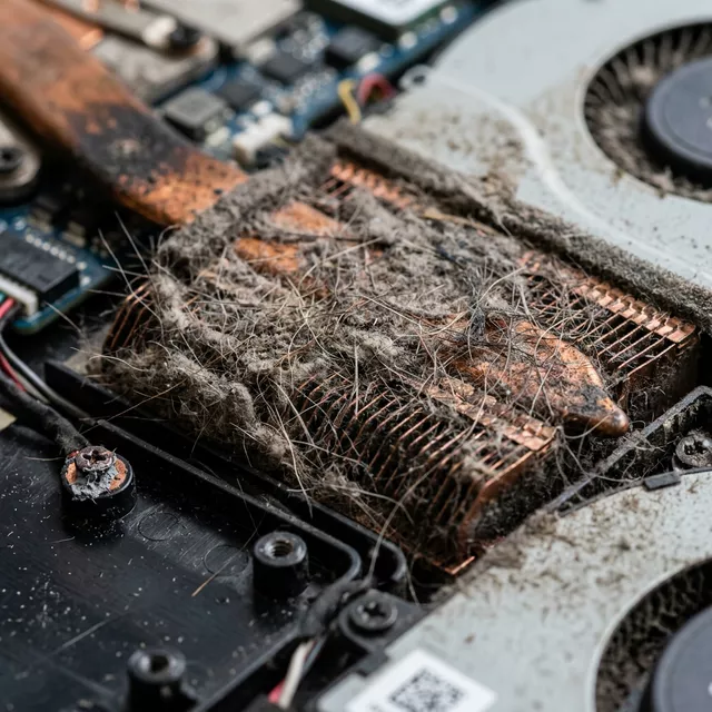 Laptop Tıkalı Fan Izgarası ve Toz Birikimi